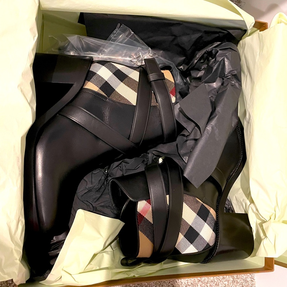 Burberry boots women’s size 38.5